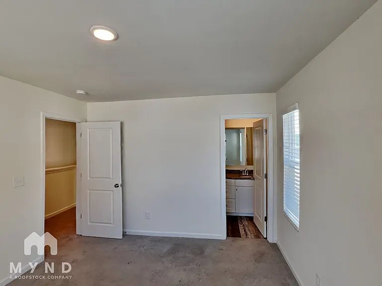 122B Fosters Glen Pl #B — Photo 9