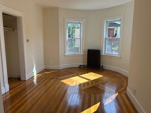 4th image of 18 Reed Ave #1
