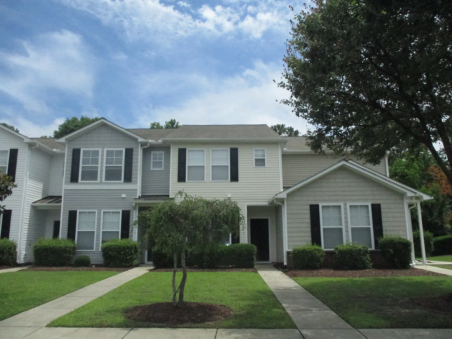 2 bed, 2.5 bath, 1408 sqft, $1,600 — Photo 1
