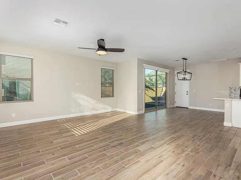 2026 W Desert Hollow Dr — Photo 15