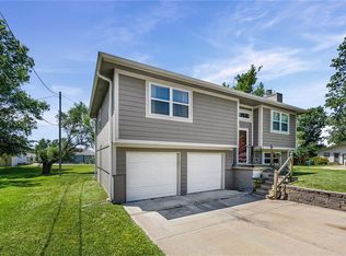 409 W South St, Spring Hill, KS 66083