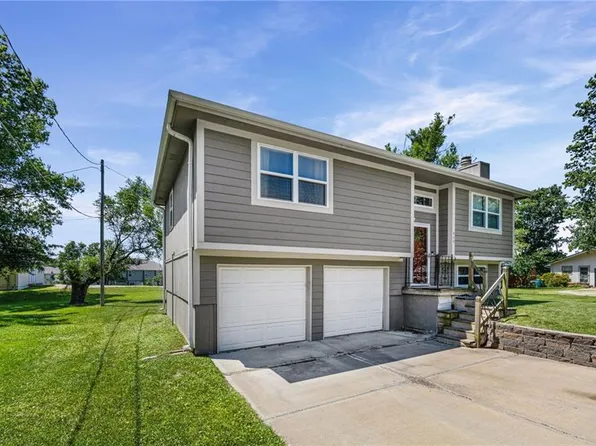 409 W South St, Spring Hill, KS 66083