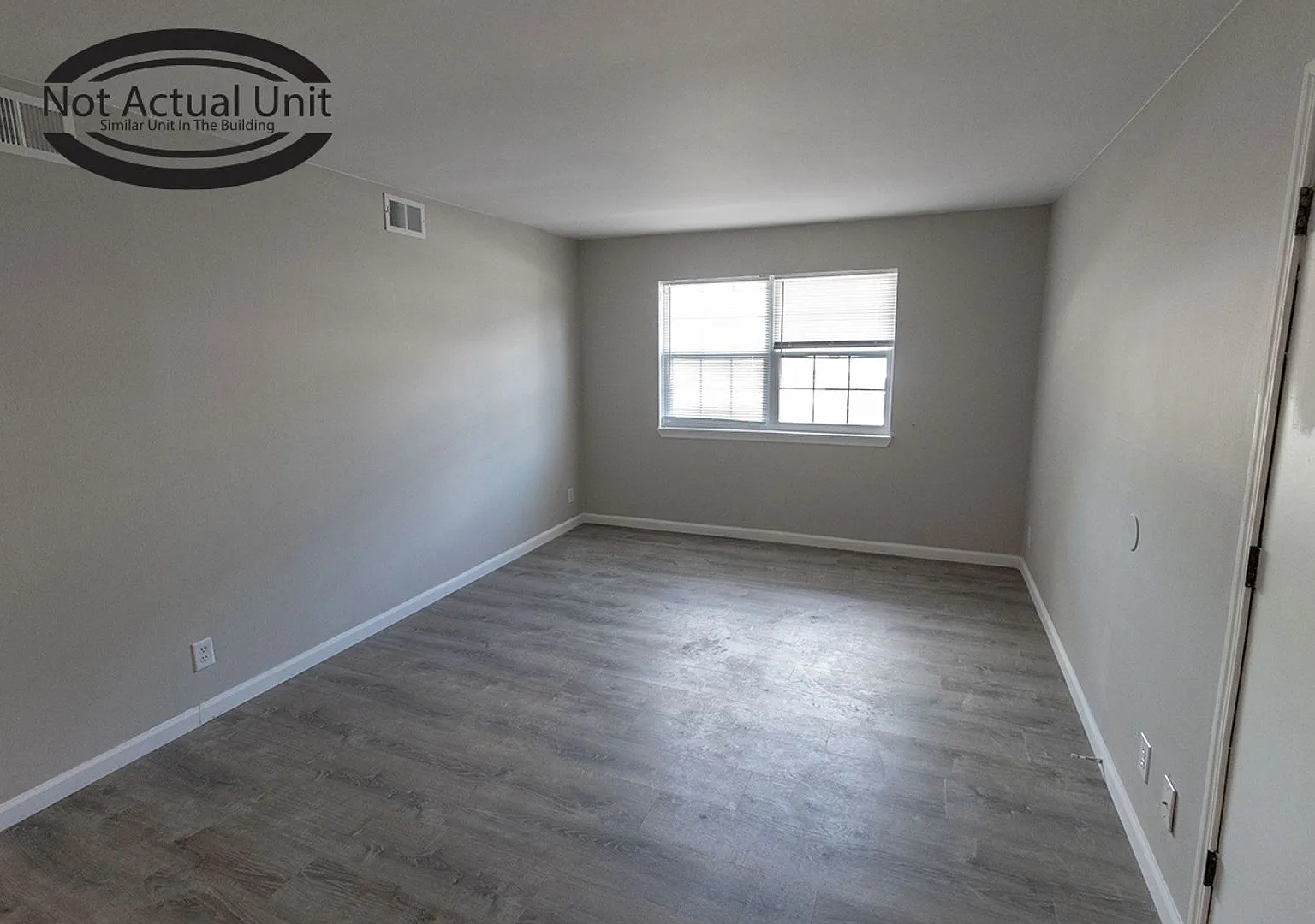 Charming Southside 2-Bedroom Apartment - Lower level — Photo 3
