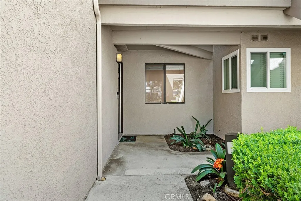 3 bed, 1037 sqft, $4,100 — Photo 4