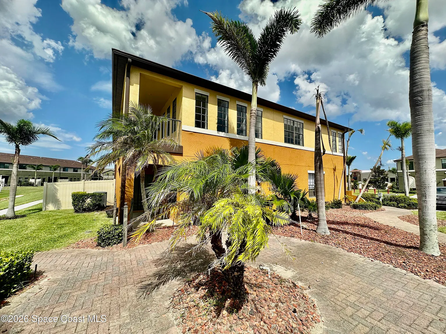 3 bed, 2.5 bath, 1982 sqft, $2,600 — Photo 4
