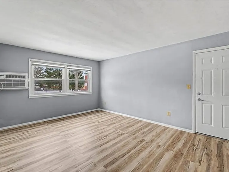 1306 Silver St — Photo 9