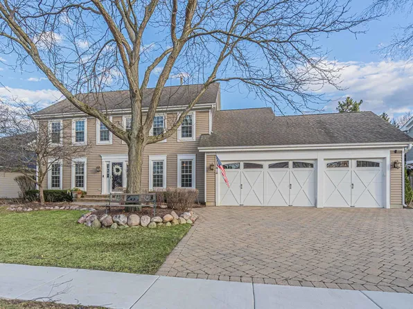 1761 Haverford Dr, Algonquin, IL 60102