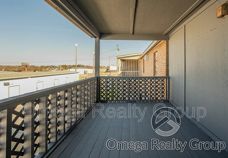 Lakeridge Apartments — Photo 100