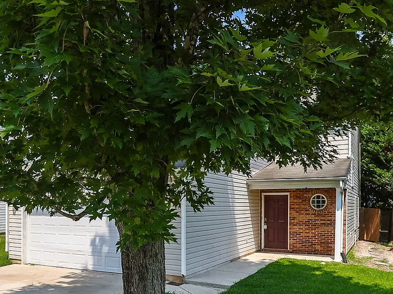11909 Aubreywood Dr — Photo 4