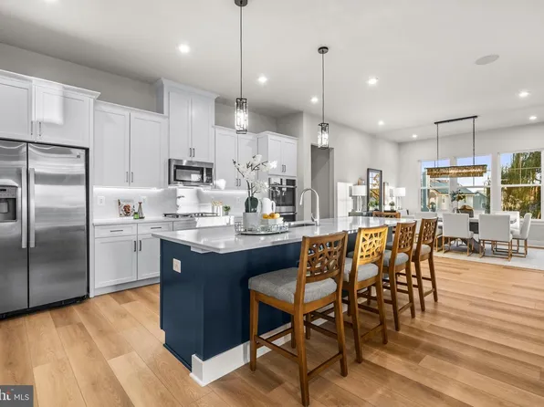 7505 Magarity Rd, Falls Church, VA 22043