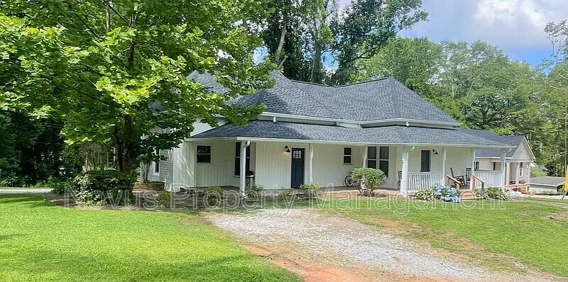 2 bed, 1.0 bath, 1122 sqft, $1,075 — Photo 2