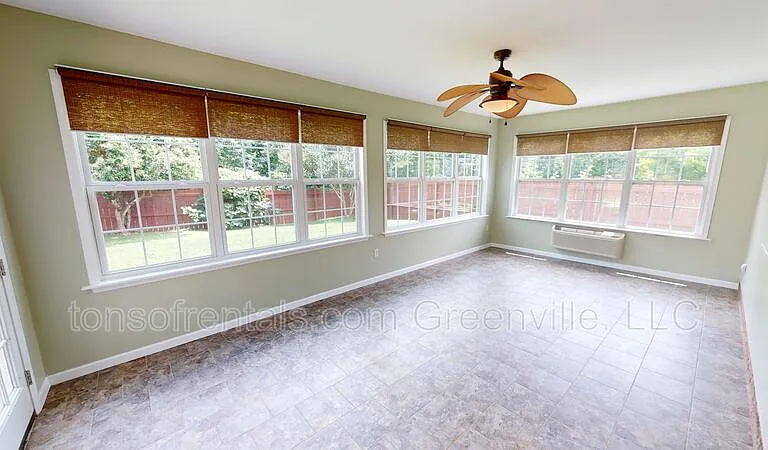 210 Grimes Dr — Photo 20