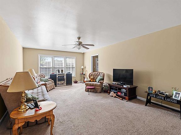 4th image of 2518 Venetian Way