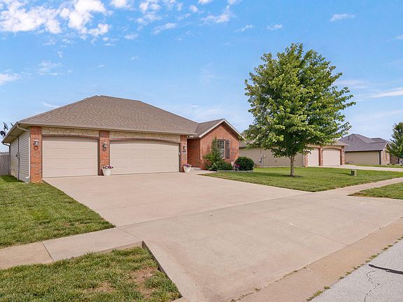 2nd image of 524 Patriot Place Drive