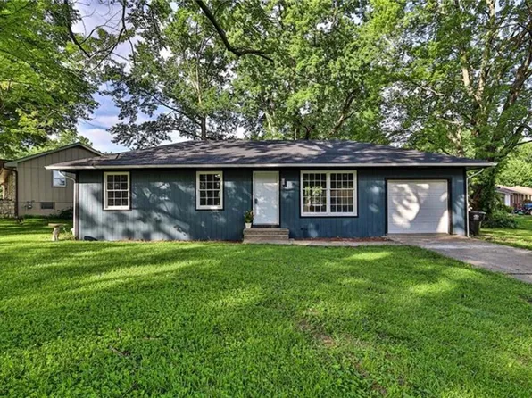 16109 E 35th St S, Independence, MO 64055