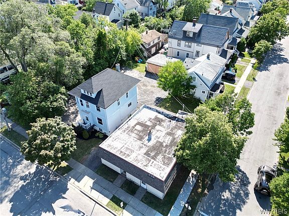 3rd image of 83 Parkwood Ave
