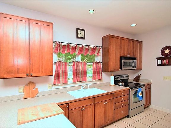 5th image of 178 Candler Ln