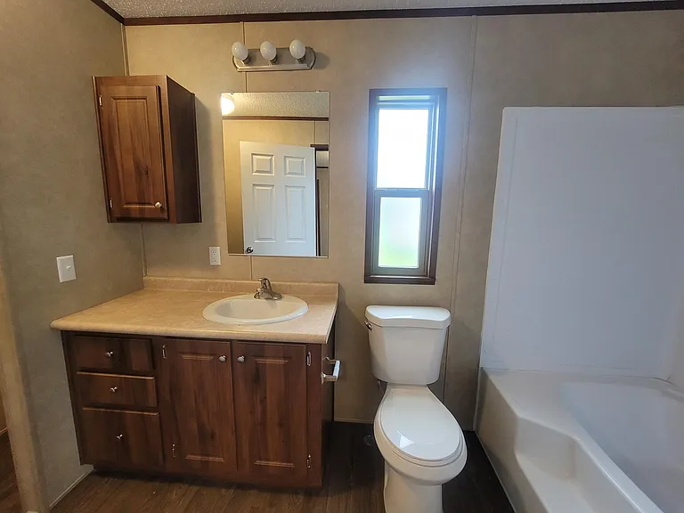 211 E 1st St #10 — Photo 15
