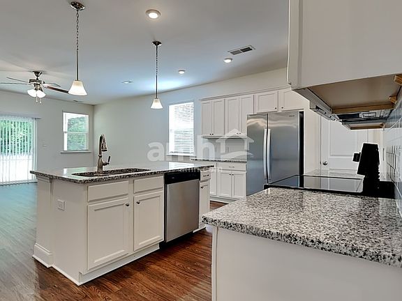 3rd image of 160 Gregory Dr