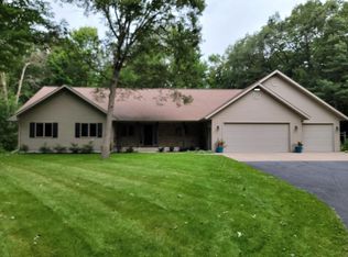 9408 N Woodland Cir, Amherst Junction, WI 54407