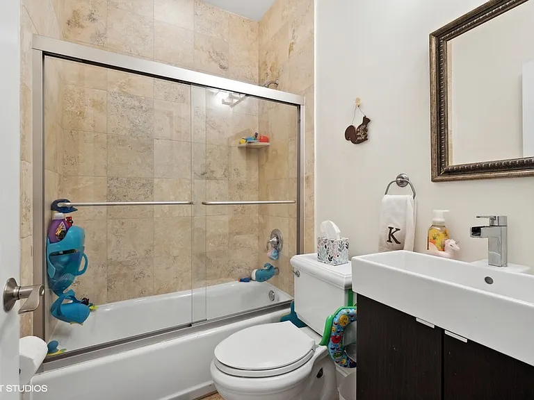 2641 N Ashland Ave #1N — Photo 7