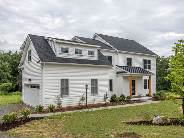 7 Deerwood Rd, Oxford, CT 06478