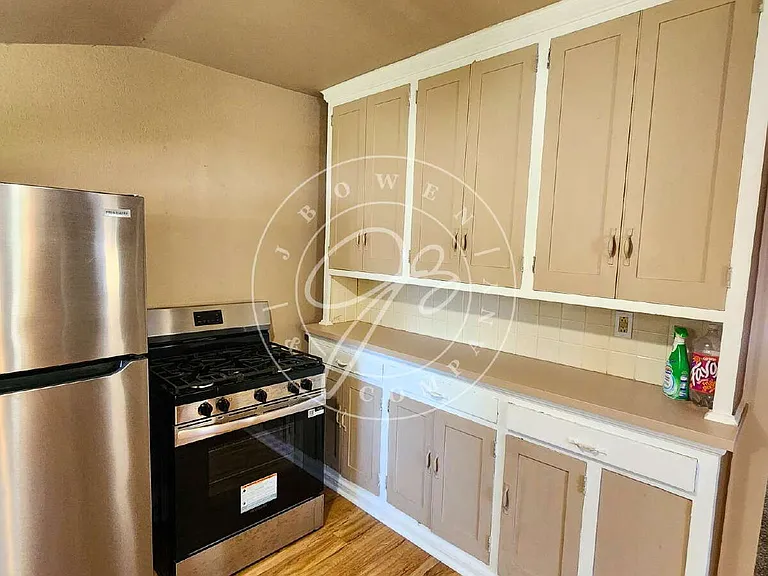 537 Maumee Ave — Photo 10