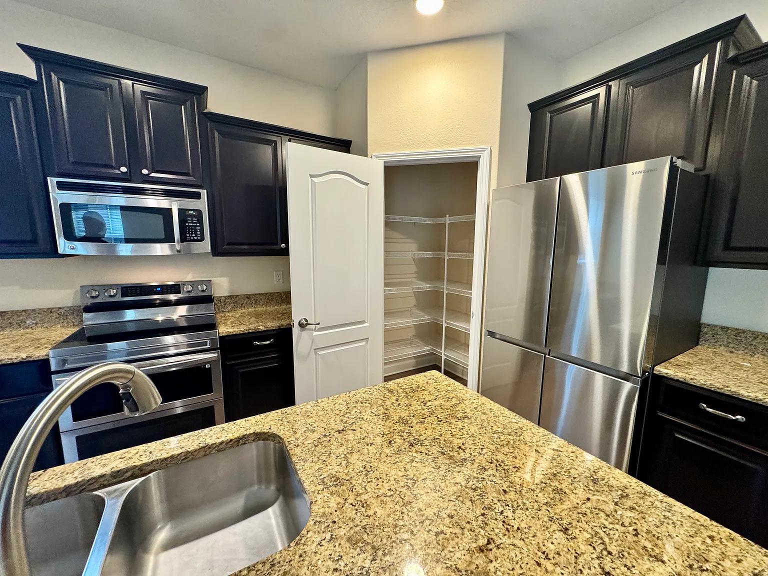6 bed, 2714 sqft, $3,500 — Photo 4