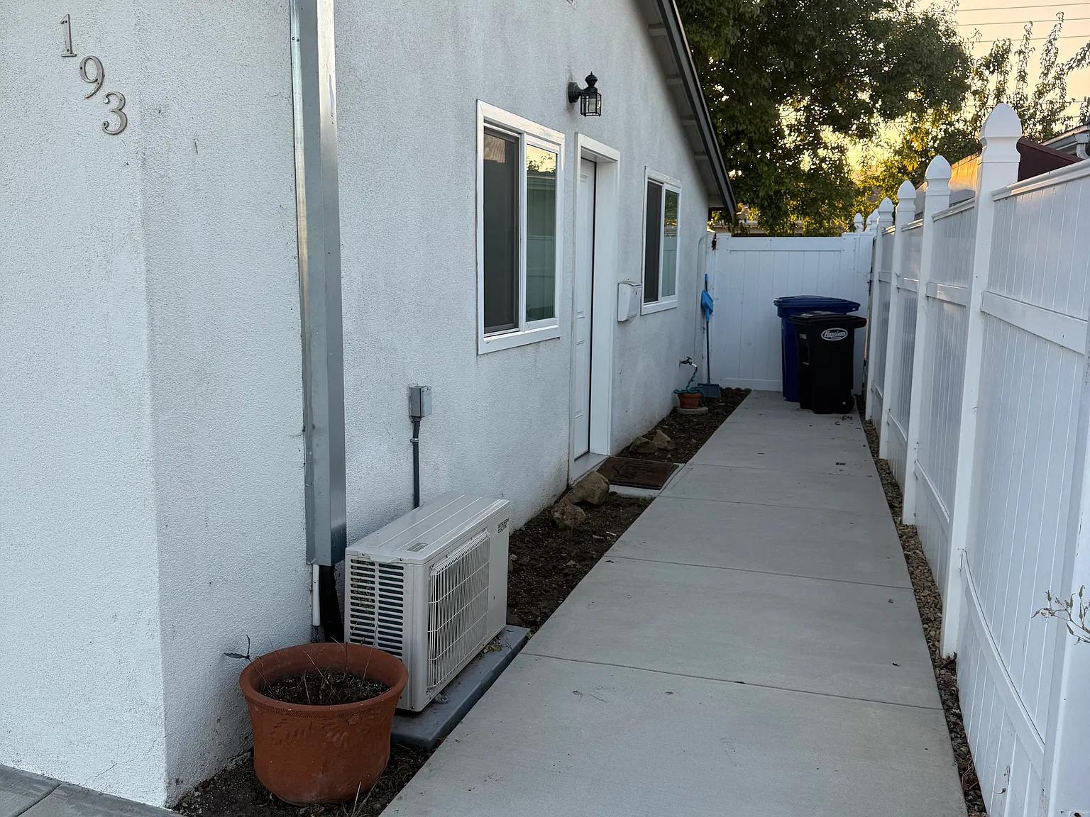 1 bed, 950 sqft, $2,400 — Photo 2