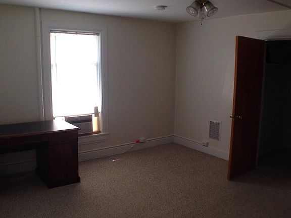 2nd image of 629 E Jefferson St