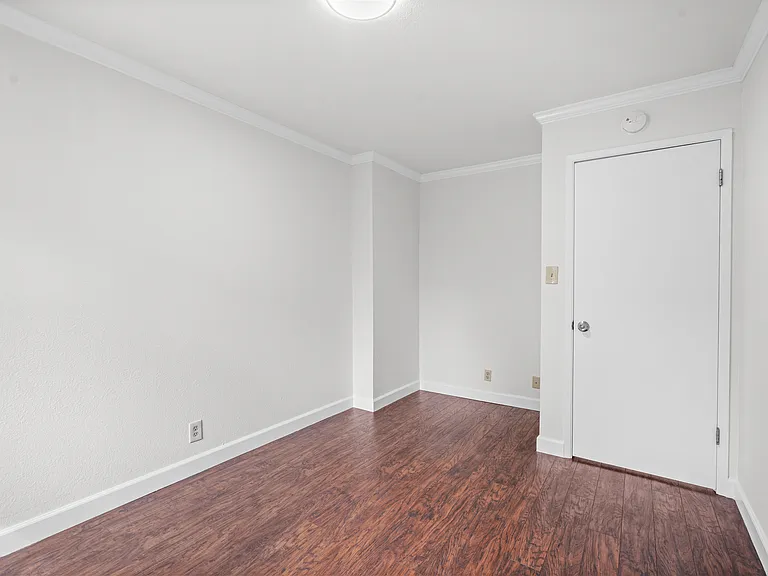 14613 Oak St — Photo 5
