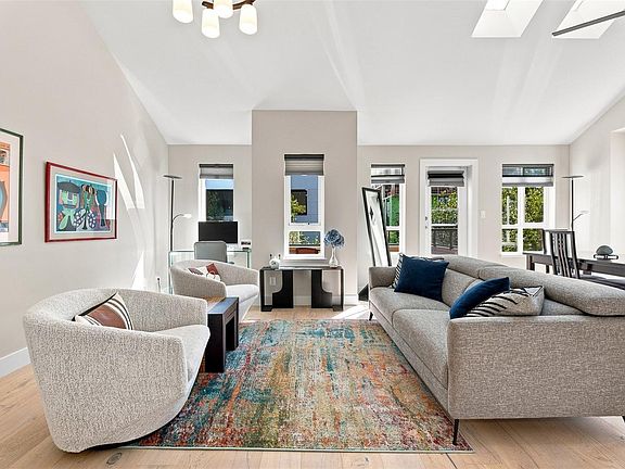 3rd image of 1015 Johnson St #403