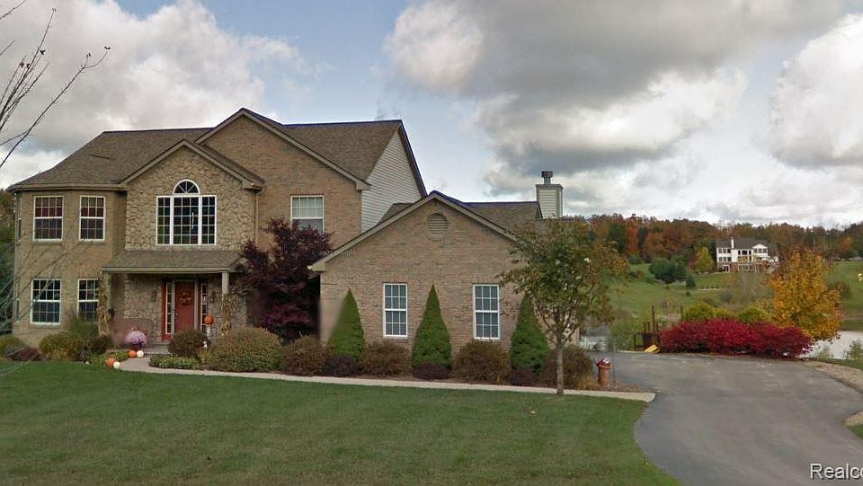 1st image of 4885 Menominee Ln