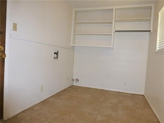5th image of 1204 Bruce Dr