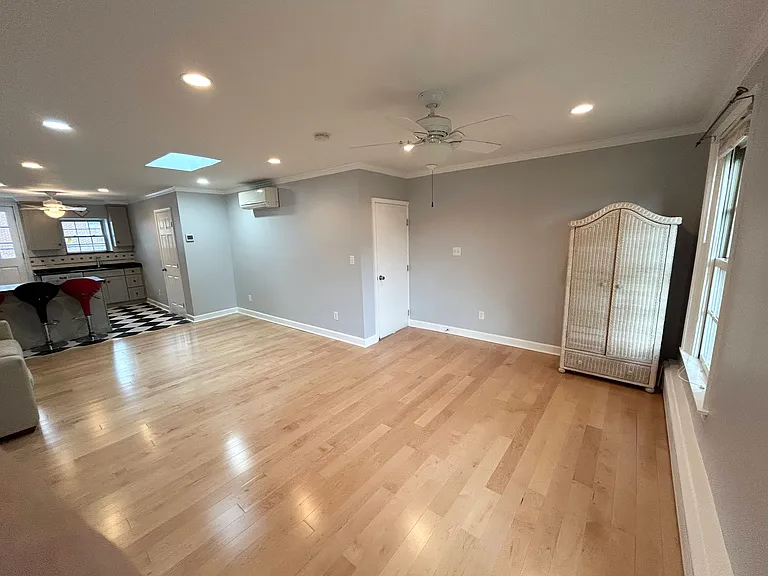 113 Catharine St #3 — Photo 6