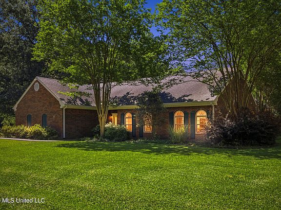 2nd image of 2307 Arrowhead Dr