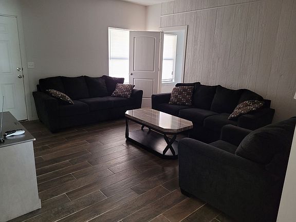 3rd image of 33 W Thatcher St Unit 100