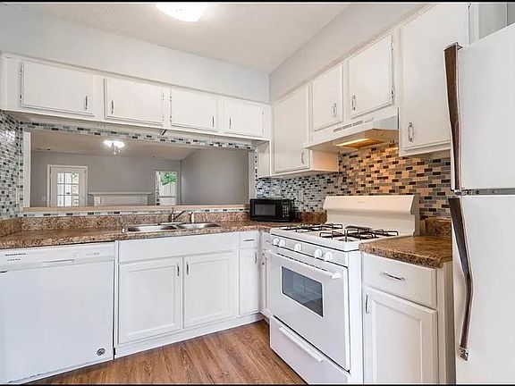 2nd image of 3724 Jamestown Ct