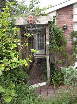 2nd image of 2201 Manor Ct