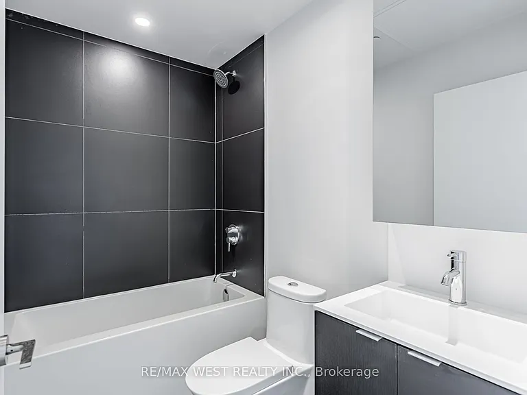 20 Edward St #403 — Photo 2