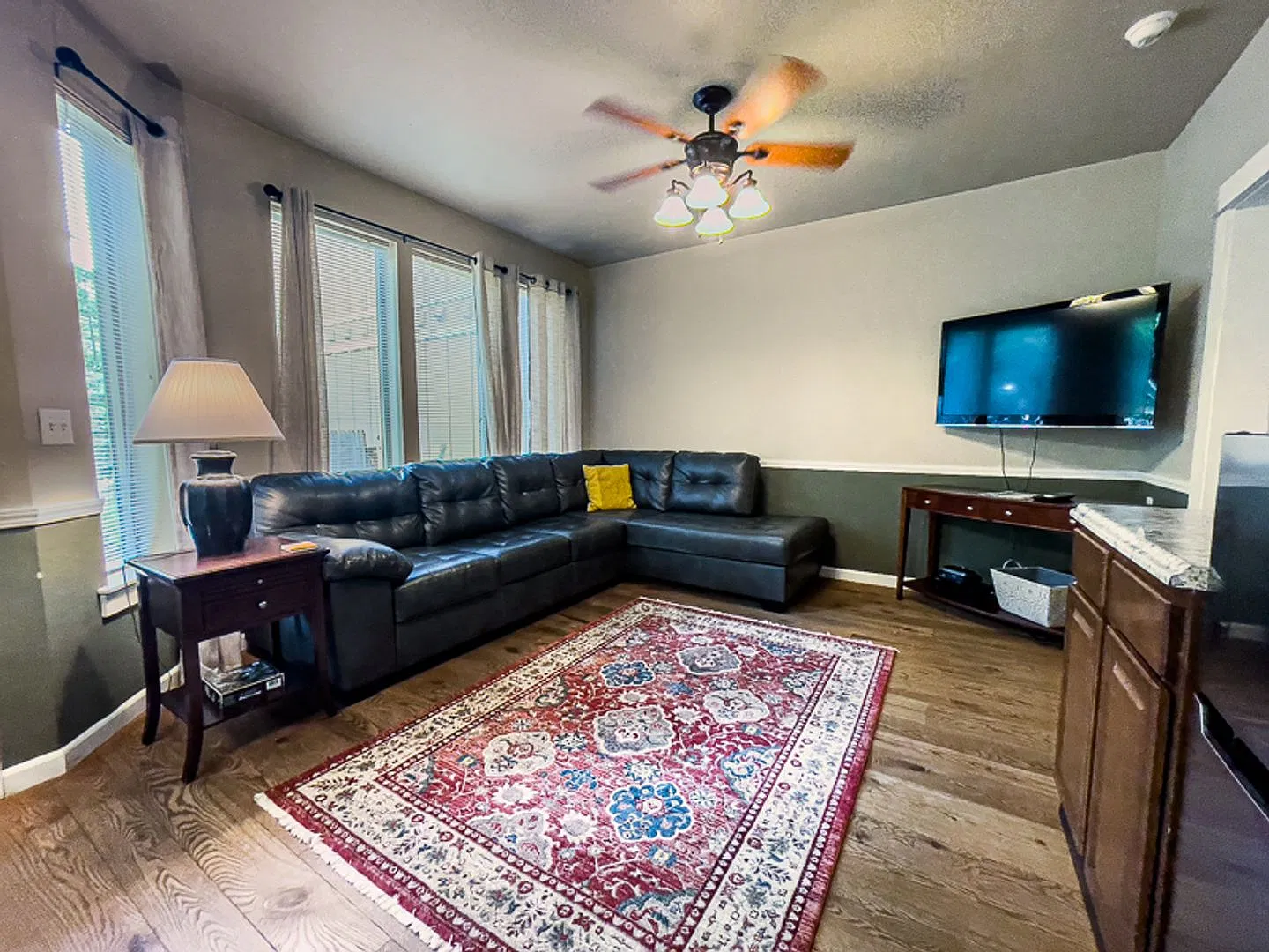 Jackson Creek Suite: Fully Furnished Charming Condo Nestled in Near a Creek $300 — Photo 4
