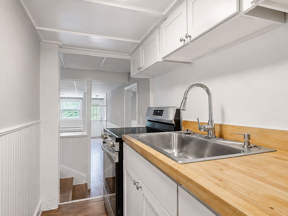 1st image of 40 Court St