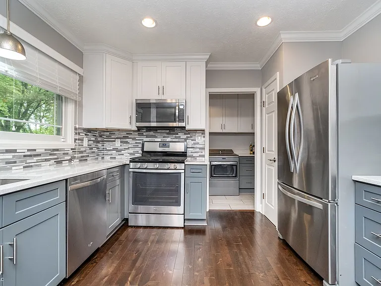13738 Roswell Dr — Photo 11
