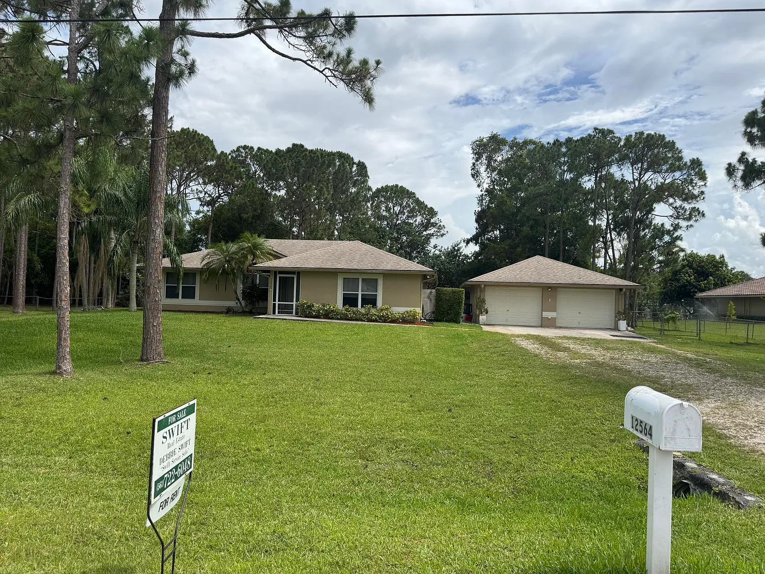 3 bed, 2.0 bath, 1900 sqft, $3,800 — Photo 2