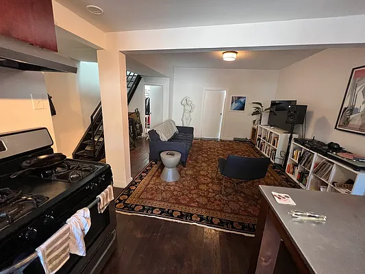 Rented by Delmark Realty LLC | media 17