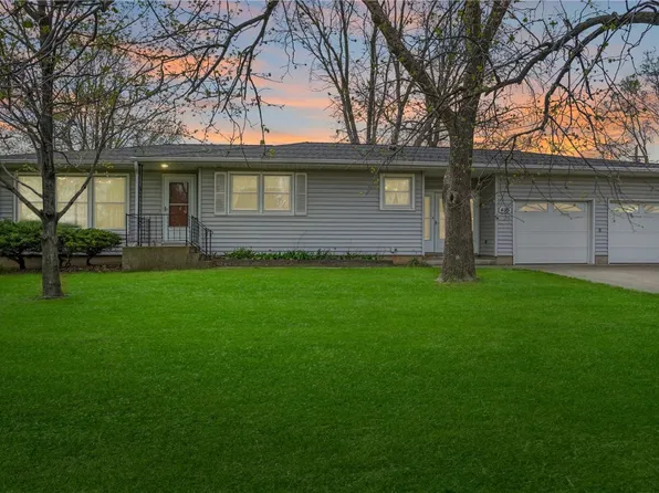 495 S Troy Rd, Robins, IA 52328