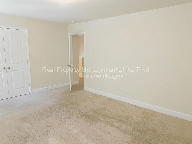 1427 Sawyer Ave — Photo 26