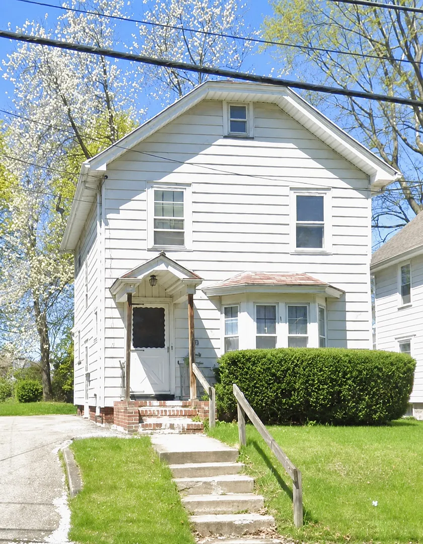 3 Bed Home Available For Rent - 99 Cummings — Photo 1
