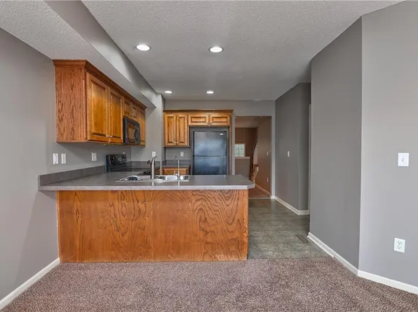 268 N Hedge Ln, Olathe, KS 66061