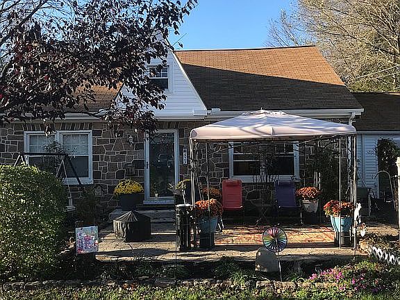 Nice front patio view 
